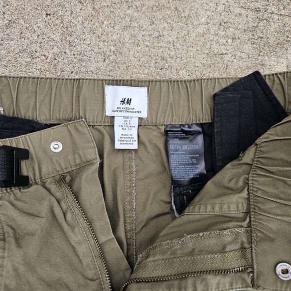 H&M Tan Cargo Pants with Adjustable Waistband and Relaxed Fit - Picture 4 of 7